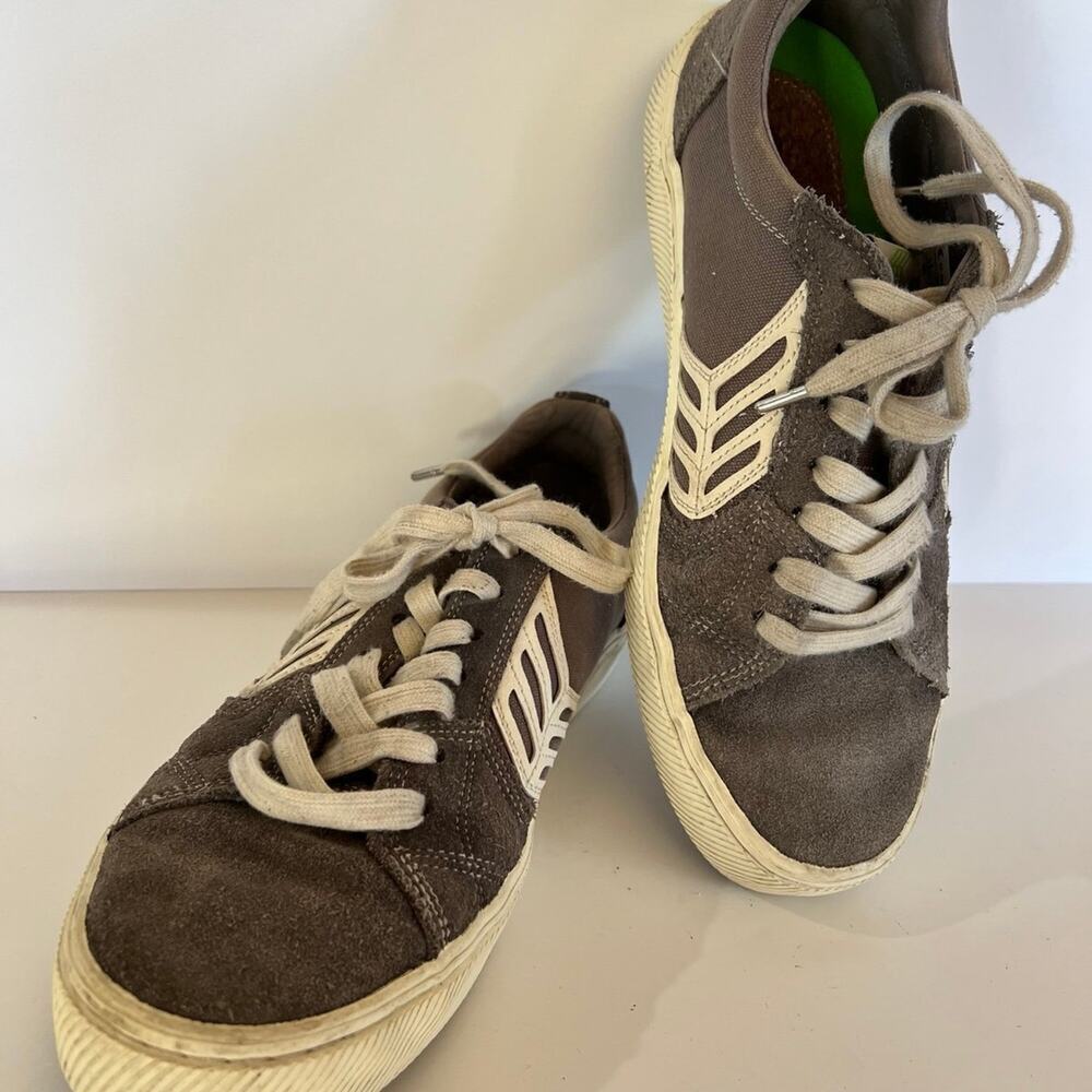 Cariuma low skate shoes men’s 11/women’s 12.5